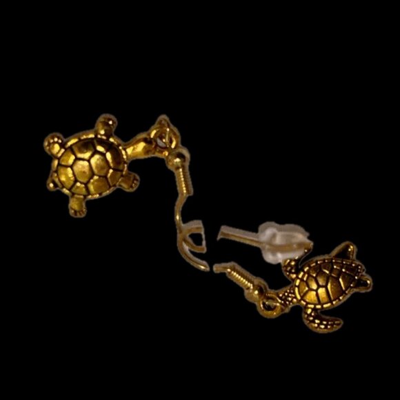 NWOT RARE Neiman Marcus Gold Turtle Earrings brass authentic top quality - Picture 3 of 3